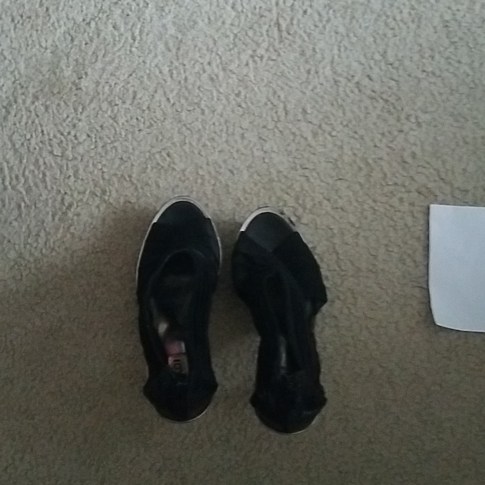 Shoes - Picture 3 of 6